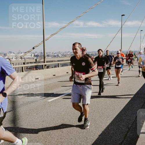 03.10.2025 - Köhlbrandbrückenlauf Michael Burmester http://msf.ph/oto/9036800 03.10.2025 12:29:31 Position 1 6497, 422 meine-sportfotos.de