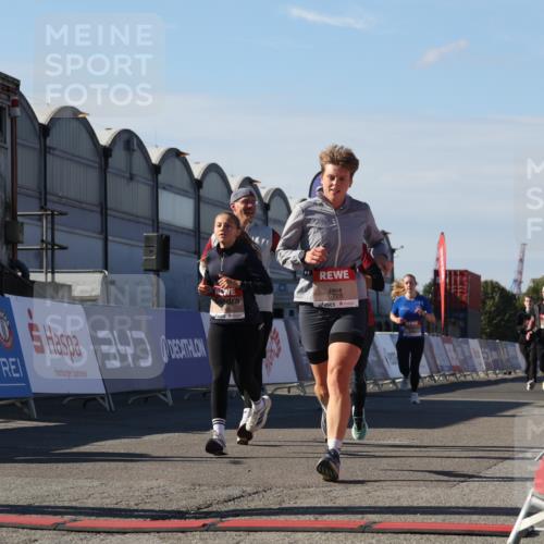 03.10.2025 - Köhlbrandbrückenlauf Luisa Fischer http://msf.ph/oto/9036803 03.10.2025 13:23:47 Ziel 4285, 4465, 4743, 4918, 5081, 5093, 5397, 5431, 5855, 6728 meine-sportfotos.de
