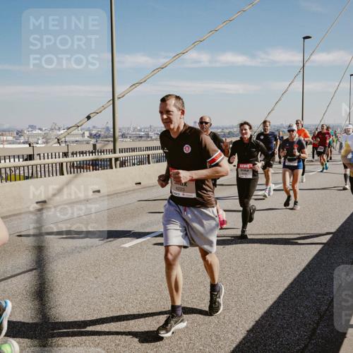 03.10.2025 - Köhlbrandbrückenlauf Michael Burmester http://msf.ph/oto/9036806 03.10.2025 12:29:31 Position 1 4223 meine-sportfotos.de