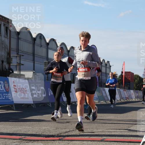 03.10.2025 - Köhlbrandbrückenlauf Luisa Fischer http://msf.ph/oto/9036807 03.10.2025 13:23:47 Ziel 4285, 4465, 4743, 4918, 5081, 5093, 5397, 5431, 5855, 6728 meine-sportfotos.de