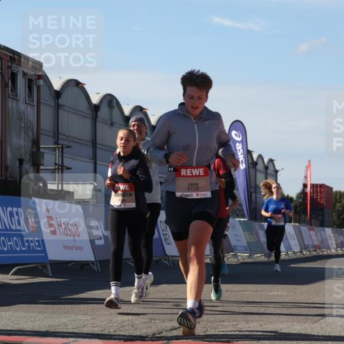 03.10.2025 - Köhlbrandbrückenlauf Luisa Fischer http://msf.ph/oto/9036811 03.10.2025 13:23:48 Ziel 4285, 4465, 4743, 4918, 5081, 5093, 5397, 5431, 5742, 5855, 6728 meine-sportfotos.de