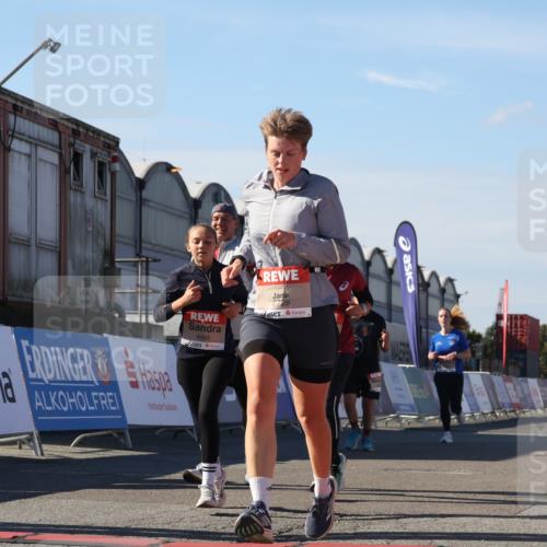 03.10.2025 - Köhlbrandbrückenlauf Luisa Fischer http://msf.ph/oto/9036813 03.10.2025 13:23:48 Ziel 4285, 4465, 4743, 4918, 5081, 5093, 5397, 5431, 5742, 5855, 6728 meine-sportfotos.de