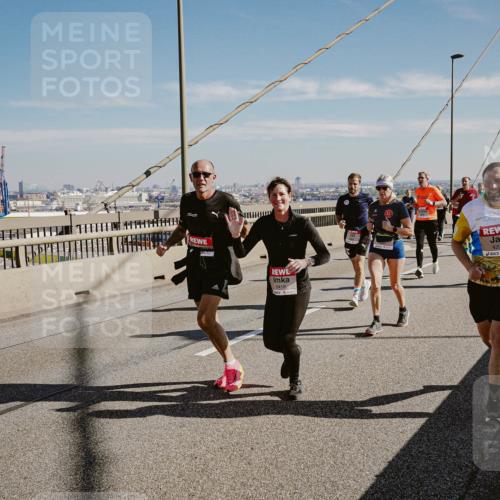 03.10.2025 - Köhlbrandbrückenlauf Michael Burmester http://msf.ph/oto/9036814 03.10.2025 12:29:32 Position 1 4200, 6418 meine-sportfotos.de