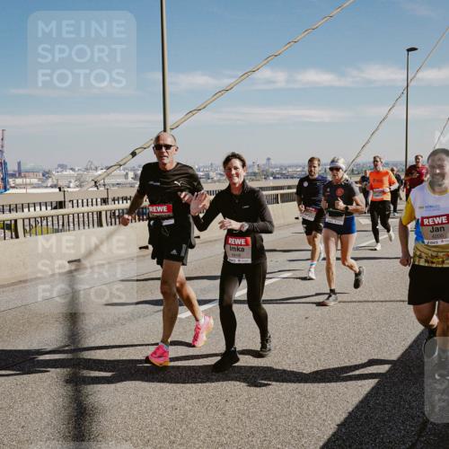 03.10.2025 - Köhlbrandbrückenlauf Michael Burmester http://msf.ph/oto/9036821 03.10.2025 12:29:32 Position 1 6418, 4200, 20 meine-sportfotos.de