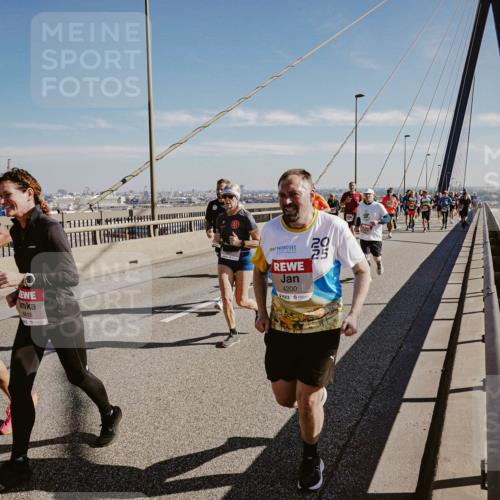 03.10.2025 - Köhlbrandbrückenlauf Michael Burmester http://msf.ph/oto/9036829 03.10.2025 12:29:33 Position 1 6418, 4200, 20, 25 meine-sportfotos.de