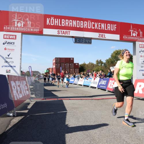 03.10.2025 - Köhlbrandbrückenlauf Lena Gebhardt http://msf.ph/oto/9036831 03.10.2025 13:13:45 Ziel 4348, 4461, 4595, 4642, 5640, 5802, 5884, 5886, 5908, 6116, 6363, 6366, 6487, 6488 meine-sportfotos.de