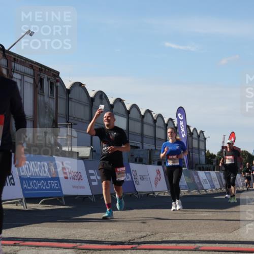03.10.2025 - Köhlbrandbrückenlauf Luisa Fischer http://msf.ph/oto/9036836 03.10.2025 13:23:50 Ziel 4285, 4465, 4743, 4918, 5081, 5093, 5397, 5431, 5742, 5855, 6728 meine-sportfotos.de