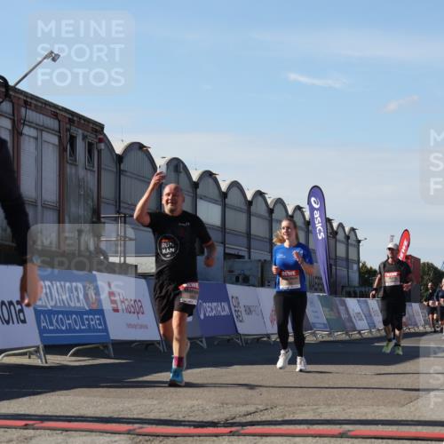 03.10.2025 - Köhlbrandbrückenlauf Luisa Fischer http://msf.ph/oto/9036840 03.10.2025 13:23:51 Ziel 4285, 4465, 4743, 4918, 5081, 5093, 5397, 5431, 5709, 5742, 5855, 6728 meine-sportfotos.de