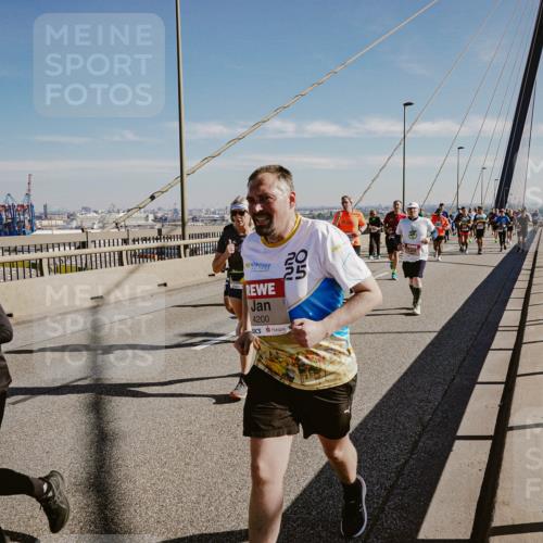 03.10.2025 - Köhlbrandbrückenlauf Michael Burmester http://msf.ph/oto/9036841 03.10.2025 12:29:33 Position 1 45 meine-sportfotos.de