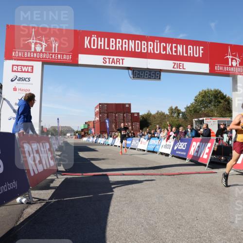 03.10.2025 - Köhlbrandbrückenlauf Lena Gebhardt http://msf.ph/oto/9036842 03.10.2025 12:48:59 Ziel 5797, 6240 meine-sportfotos.de