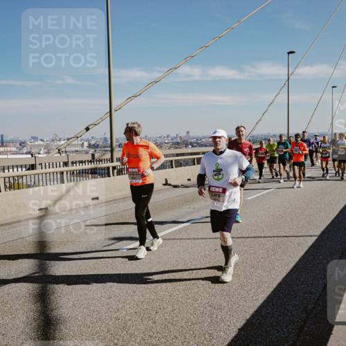03.10.2025 - Köhlbrandbrückenlauf Michael Burmester http://msf.ph/oto/9036859 03.10.2025 12:29:34 Position 1 404 meine-sportfotos.de