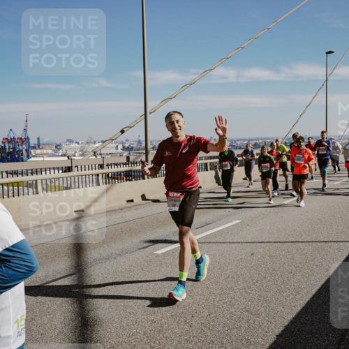 03.10.2025 - Köhlbrandbrückenlauf Michael Burmester http://msf.ph/oto/9036878 03.10.2025 12:29:36 Position 1 04, 15 meine-sportfotos.de