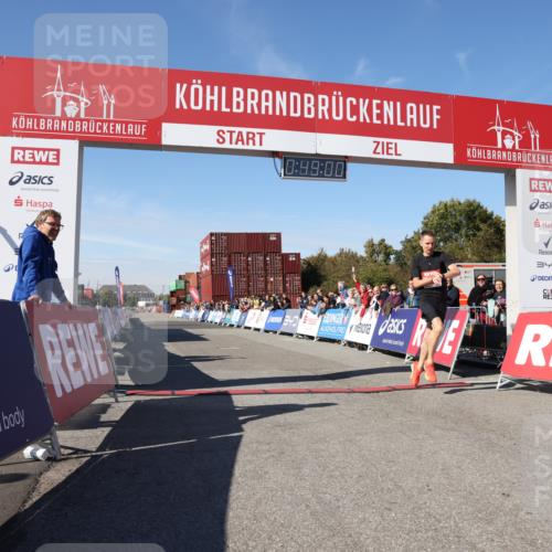 03.10.2025 - Köhlbrandbrückenlauf Lena Gebhardt http://msf.ph/oto/9036882 03.10.2025 12:49:01 Ziel 5797, 6240 meine-sportfotos.de