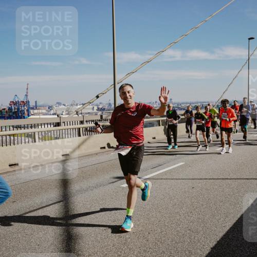 03.10.2025 - Köhlbrandbrückenlauf Michael Burmester http://msf.ph/oto/9036884 03.10.2025 12:29:36 Position 1  meine-sportfotos.de