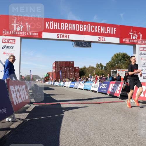 03.10.2025 - Köhlbrandbrückenlauf Lena Gebhardt http://msf.ph/oto/9036889 03.10.2025 12:49:01 Ziel 5797, 6240 meine-sportfotos.de