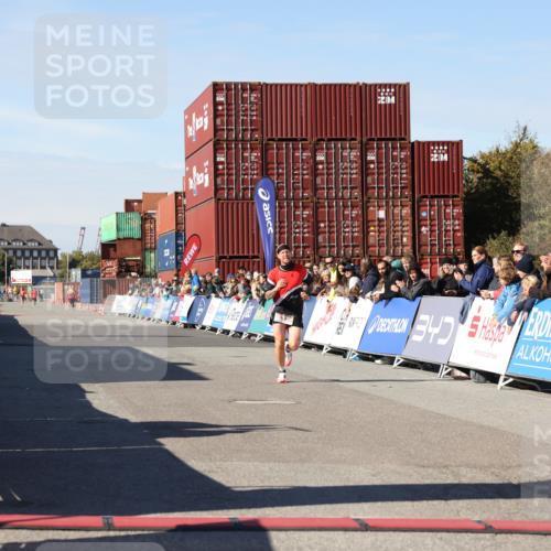 03.10.2025 - Köhlbrandbrückenlauf Lena Gebhardt http://msf.ph/oto/9036899 03.10.2025 12:49:15 Ziel 6514 meine-sportfotos.de