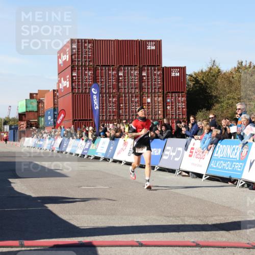 03.10.2025 - Köhlbrandbrückenlauf Lena Gebhardt http://msf.ph/oto/9036904 03.10.2025 12:49:16 Ziel 6514 meine-sportfotos.de