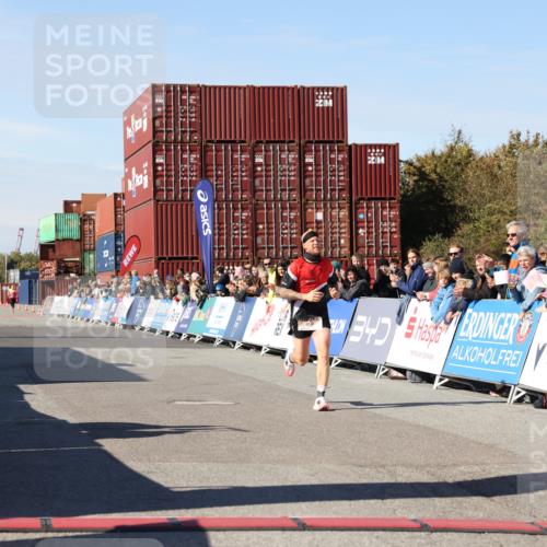03.10.2025 - Köhlbrandbrückenlauf Lena Gebhardt http://msf.ph/oto/9036908 03.10.2025 12:49:16 Ziel 6514 meine-sportfotos.de
