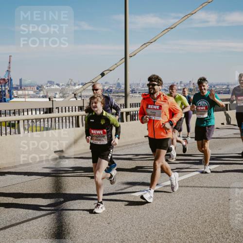 03.10.2025 - Köhlbrandbrückenlauf Michael Burmester http://msf.ph/oto/9036912 03.10.2025 12:29:38 Position 1 6438, 6726 meine-sportfotos.de