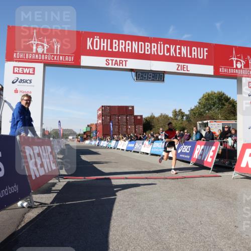 03.10.2025 - Köhlbrandbrückenlauf Lena Gebhardt http://msf.ph/oto/9036935 03.10.2025 12:49:17 Ziel 6514 meine-sportfotos.de
