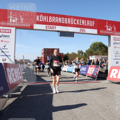 03.10.2025 - Köhlbrandbrückenlauf Lena Gebhardt http://msf.ph/oto/9036946 03.10.2025 13:13:50 Ziel 4188, 4306, 4348, 4522, 4612, 4642, 5078, 5640, 5700, 5802, 5884, 5886, 5908, 6116, 6125, 6227, 6228, 6363, 6366, 6487, 6488, 6604 meine-sportfotos.de