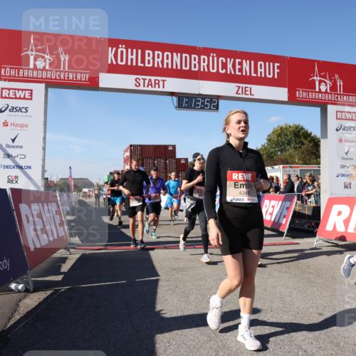 03.10.2025 - Köhlbrandbrückenlauf Lena Gebhardt http://msf.ph/oto/9036966 03.10.2025 13:13:52 Ziel 4188, 4306, 4348, 4522, 4612, 4642, 4868, 5078, 5640, 5700, 5802, 5884, 5886, 6116, 6125, 6227, 6228, 6363, 6366, 6487, 6488, 6604, 6766 meine-sportfotos.de