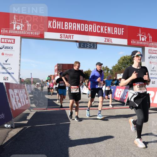 03.10.2025 - Köhlbrandbrückenlauf Lena Gebhardt http://msf.ph/oto/9036990 03.10.2025 13:13:53 Ziel 4188, 4306, 4348, 4522, 4612, 4642, 4868, 5078, 5640, 5700, 5802, 5884, 5886, 6125, 6227, 6228, 6366, 6487, 6488, 6604, 6766 meine-sportfotos.de