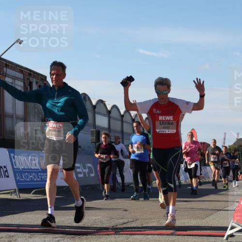 03.10.2025 - Köhlbrandbrückenlauf Luisa Fischer http://msf.ph/oto/9036991 03.10.2025 13:24:07 Ziel 4442, 4529, 4647, 4657, 4698, 5106, 5321, 5361, 5387, 5389, 5419, 5709, 6119, 6169, 6442, 6443, 6557, 6643, 6701 meine-sportfotos.de
