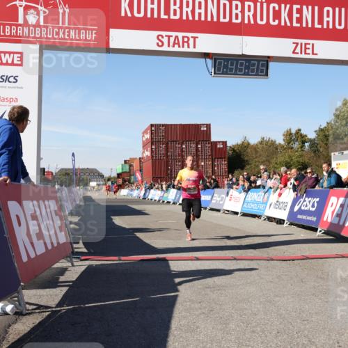 03.10.2025 - Köhlbrandbrückenlauf Lena Gebhardt http://msf.ph/oto/9036992 03.10.2025 12:49:35 Ziel 6482 meine-sportfotos.de
