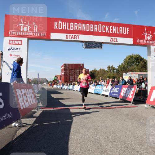 03.10.2025 - Köhlbrandbrückenlauf Lena Gebhardt http://msf.ph/oto/9037001 03.10.2025 12:49:36 Ziel 6482 meine-sportfotos.de