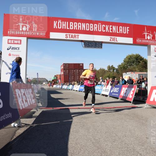 03.10.2025 - Köhlbrandbrückenlauf Lena Gebhardt http://msf.ph/oto/9037008 03.10.2025 12:49:36 Ziel 6482 meine-sportfotos.de