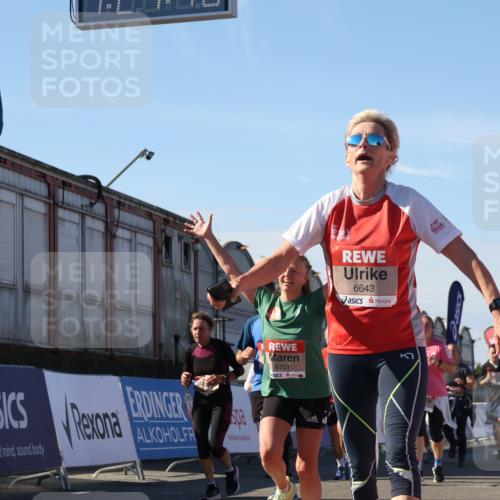03.10.2025 - Köhlbrandbrückenlauf Luisa Fischer http://msf.ph/oto/9037011 03.10.2025 13:24:09 Ziel 4442, 4529, 4647, 4657, 4698, 4942, 4943, 5106, 5321, 5350, 5361, 5387, 5389, 5419, 5432, 5986, 6119, 6168, 6169, 6442, 6443, 6557, 6643, 6701 meine-sportfotos.de