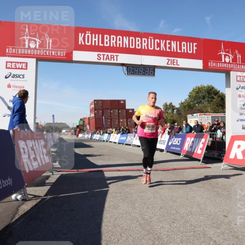 03.10.2025 - Köhlbrandbrückenlauf Lena Gebhardt http://msf.ph/oto/9037012 03.10.2025 12:49:36 Ziel 6482 meine-sportfotos.de