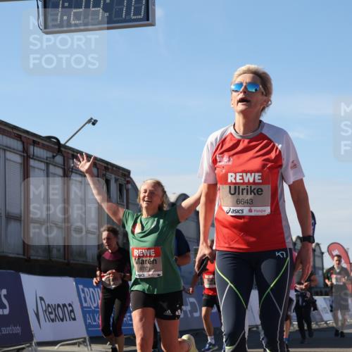 03.10.2025 - Köhlbrandbrückenlauf Luisa Fischer http://msf.ph/oto/9037014 03.10.2025 13:24:09 Ziel 4442, 4529, 4647, 4657, 4698, 4942, 4943, 5106, 5321, 5350, 5361, 5387, 5389, 5419, 5432, 5986, 6119, 6168, 6169, 6442, 6443, 6557, 6643, 6701 meine-sportfotos.de
