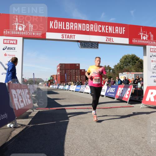 03.10.2025 - Köhlbrandbrückenlauf Lena Gebhardt http://msf.ph/oto/9037016 03.10.2025 12:49:36 Ziel 6482 meine-sportfotos.de