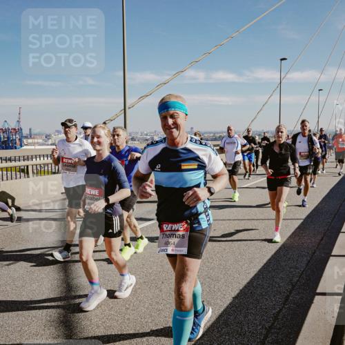 03.10.2025 - Köhlbrandbrückenlauf Michael Burmester http://msf.ph/oto/9037017 03.10.2025 12:29:42 Position 1 4064 meine-sportfotos.de