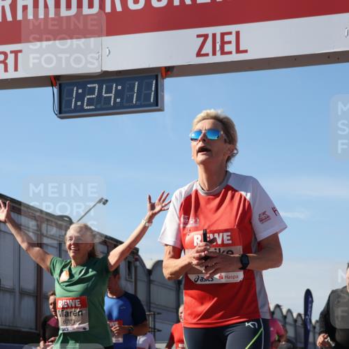 03.10.2025 - Köhlbrandbrückenlauf Luisa Fischer http://msf.ph/oto/9037021 03.10.2025 13:24:10 Ziel 4286, 4442, 4529, 4657, 4698, 4942, 4943, 5085, 5106, 5321, 5350, 5387, 5389, 5419, 5432, 5986, 6119, 6168, 6169, 6442, 6443, 6557, 6643, 6701 meine-sportfotos.de
