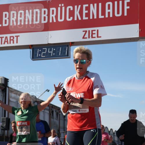03.10.2025 - Köhlbrandbrückenlauf Luisa Fischer http://msf.ph/oto/9037024 03.10.2025 13:24:10 Ziel 4286, 4442, 4529, 4657, 4698, 4942, 4943, 5085, 5106, 5321, 5350, 5387, 5389, 5419, 5432, 5986, 6119, 6168, 6169, 6442, 6443, 6557, 6643, 6701 meine-sportfotos.de