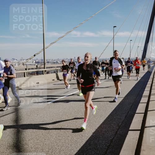 03.10.2025 - Köhlbrandbrückenlauf Michael Burmester http://msf.ph/oto/9037025 03.10.2025 12:29:43 Position 1  meine-sportfotos.de