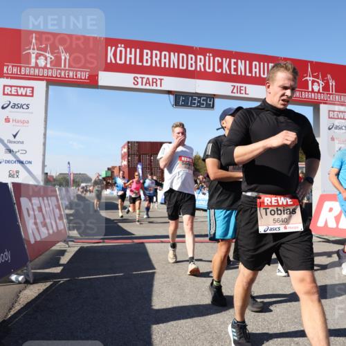 03.10.2025 - Köhlbrandbrückenlauf Lena Gebhardt http://msf.ph/oto/9037026 03.10.2025 13:13:55 Ziel 4188, 4306, 4348, 4522, 4612, 4642, 4868, 5078, 5640, 5700, 5802, 5884, 5886, 6125, 6227, 6228, 6366, 6487, 6488, 6604, 6766 meine-sportfotos.de