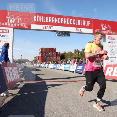 03.10.2025 - Köhlbrandbrückenlauf Lena Gebhardt http://msf.ph/oto/9037027 03.10.2025 12:49:37 Ziel 6482 meine-sportfotos.de