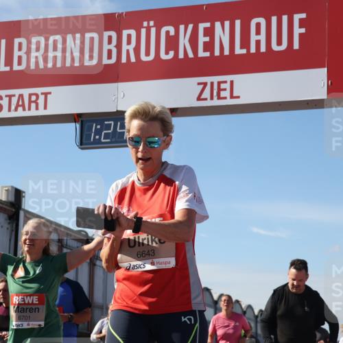 03.10.2025 - Köhlbrandbrückenlauf Luisa Fischer http://msf.ph/oto/9037028 03.10.2025 13:24:10 Ziel 4286, 4442, 4529, 4657, 4698, 4942, 4943, 5085, 5106, 5321, 5350, 5387, 5389, 5419, 5432, 5986, 6119, 6168, 6169, 6442, 6443, 6557, 6643, 6701 meine-sportfotos.de