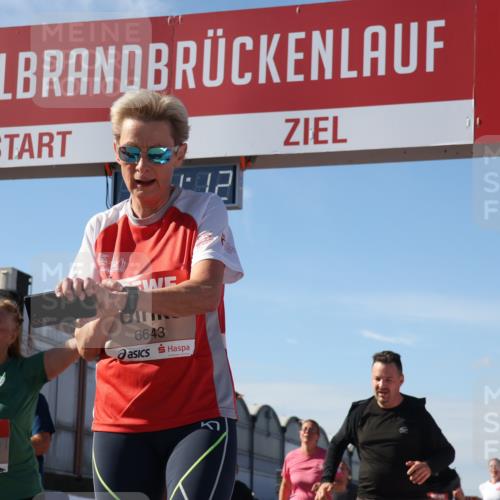 03.10.2025 - Köhlbrandbrückenlauf Luisa Fischer http://msf.ph/oto/9037031 03.10.2025 13:24:11 Ziel 4286, 4442, 4529, 4657, 4698, 4942, 4943, 5085, 5106, 5321, 5350, 5387, 5389, 5419, 5432, 5986, 6119, 6168, 6169, 6442, 6443, 6557, 6643, 6701 meine-sportfotos.de