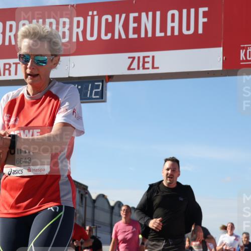 03.10.2025 - Köhlbrandbrückenlauf Luisa Fischer http://msf.ph/oto/9037036 03.10.2025 13:24:11 Ziel 4286, 4442, 4529, 4657, 4698, 4942, 4943, 5085, 5106, 5321, 5350, 5387, 5389, 5419, 5432, 5986, 6119, 6168, 6169, 6442, 6443, 6557, 6643, 6701 meine-sportfotos.de
