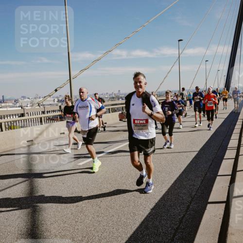 03.10.2025 - Köhlbrandbrückenlauf Michael Burmester http://msf.ph/oto/9037049 03.10.2025 12:29:43 Position 1 44 meine-sportfotos.de