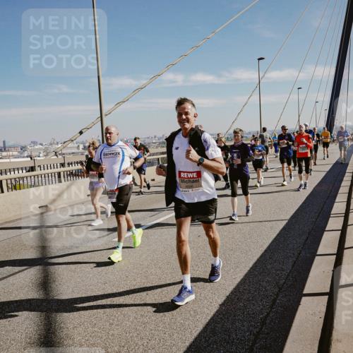 03.10.2025 - Köhlbrandbrückenlauf Michael Burmester http://msf.ph/oto/9037055 03.10.2025 12:29:43 Position 1  meine-sportfotos.de