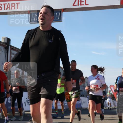 03.10.2025 - Köhlbrandbrückenlauf Luisa Fischer http://msf.ph/oto/9037057 03.10.2025 13:24:13 Ziel 4286, 4442, 4529, 4657, 4673, 4698, 4942, 4943, 5085, 5107, 5321, 5350, 5389, 5419, 5432, 5986, 6119, 6168, 6169, 6442, 6443, 6643, 6701 meine-sportfotos.de