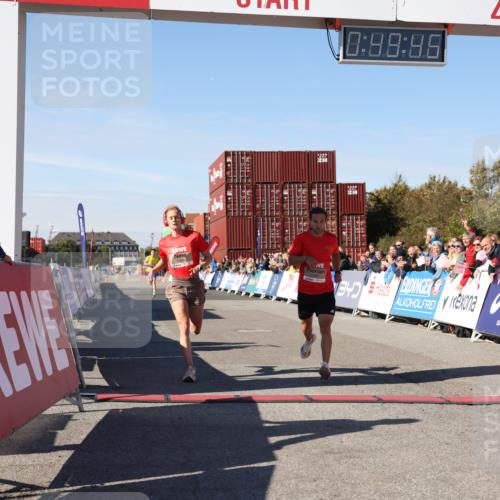 03.10.2025 - Köhlbrandbrückenlauf Lena Gebhardt http://msf.ph/oto/9037058 03.10.2025 12:49:45 Ziel 5687, 5688, 6253, 6482 meine-sportfotos.de