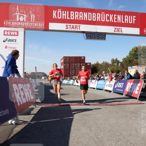03.10.2025 - Köhlbrandbrückenlauf Lena Gebhardt http://msf.ph/oto/9037062 03.10.2025 12:49:46 Ziel 5687, 5688, 6253 meine-sportfotos.de
