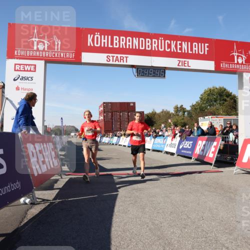 03.10.2025 - Köhlbrandbrückenlauf Lena Gebhardt http://msf.ph/oto/9037066 03.10.2025 12:49:46 Ziel 5687, 5688, 6253 meine-sportfotos.de